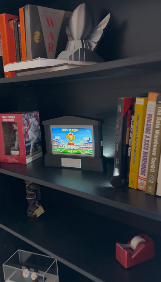 distinction video plaque